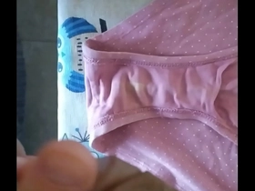 Corrida en bragas de mi mujer 115