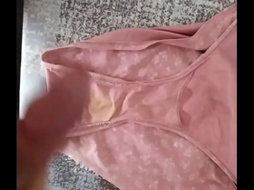 Corrida en bragas de mi mujer 139